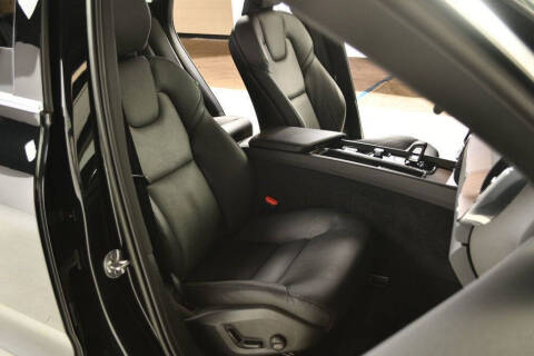 2022 Volvo XC60 B5 Momentum