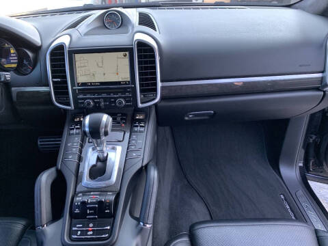 2014 Porsche Cayenne GTS