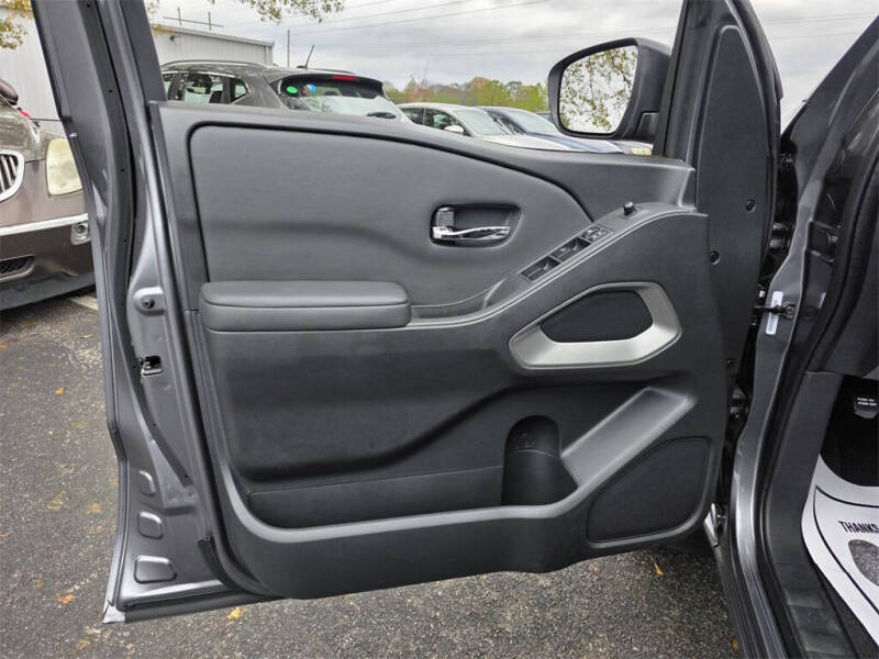 2024 Nissan Frontier SV