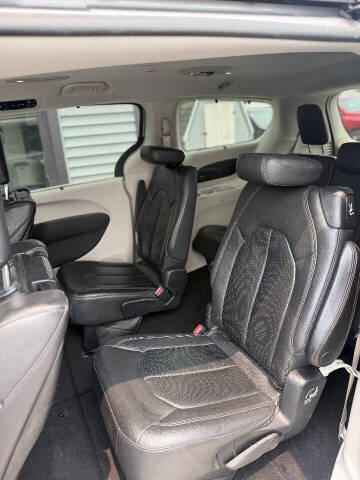2017 Chrysler Pacifica Touring-L Plus