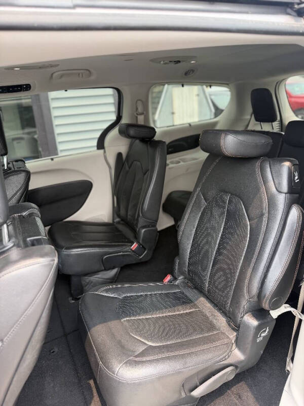 2017 Chrysler Pacifica Touring-L Plus