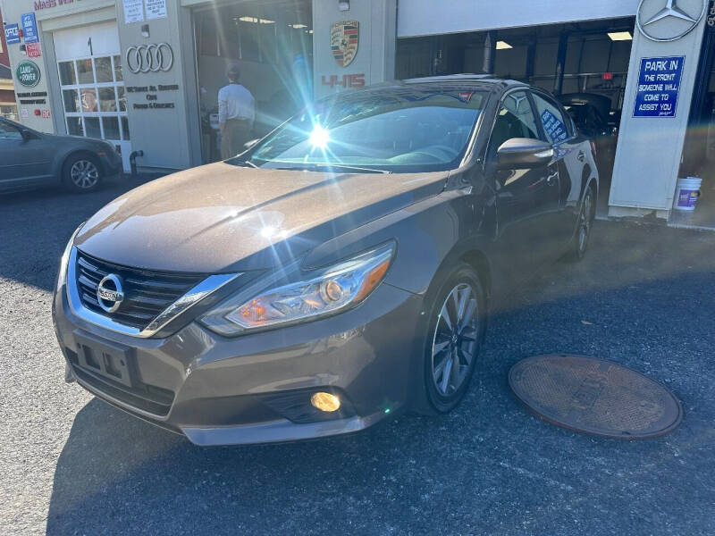 Nissan Altima's photo