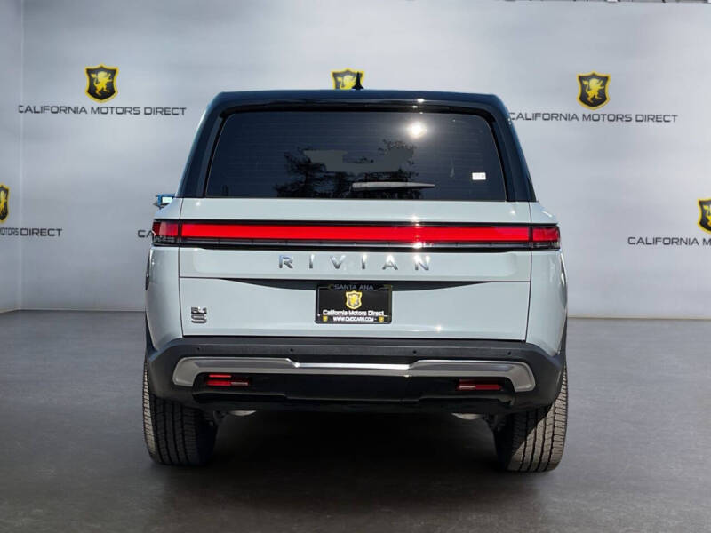 2025 Rivian R1S