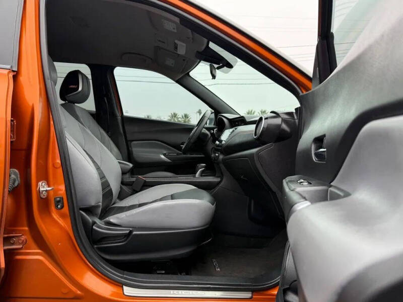 2021 Nissan Kicks SR