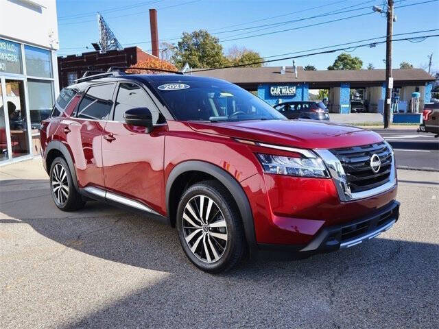 2023 Nissan Pathfinder Platinum