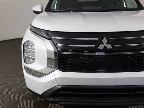 2026 Mitsubishi Outlander ES