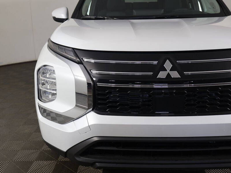 2026 Mitsubishi Outlander ES