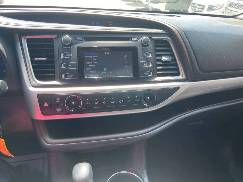 2019 Toyota Highlander LE