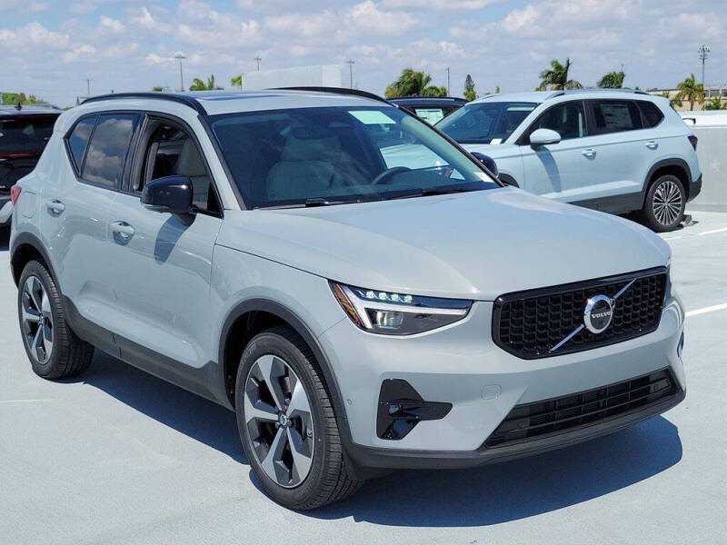 2026 Volvo XC40 B5 Plus