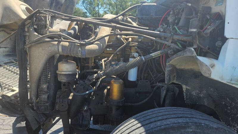 2000 Freightliner FL112