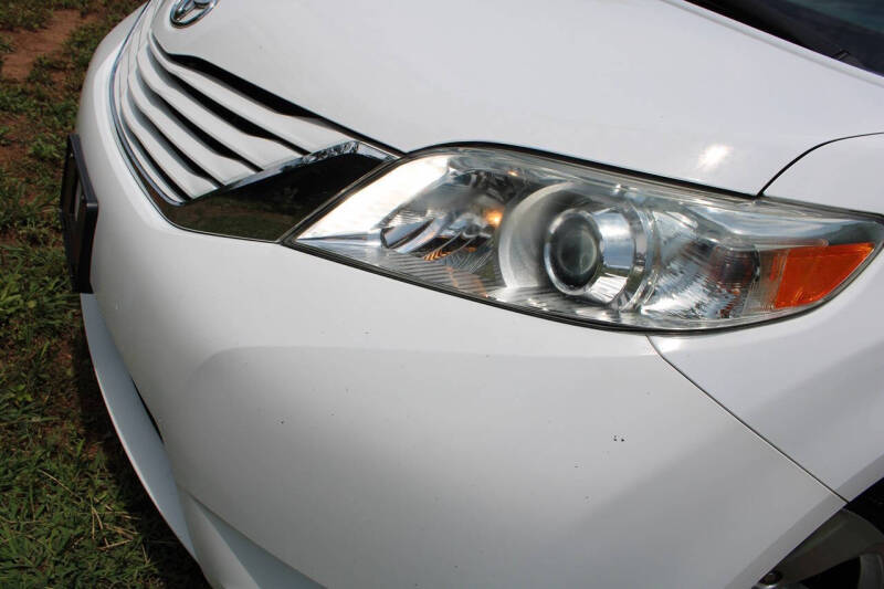 2015 Toyota Sienna LE 8-Passenger