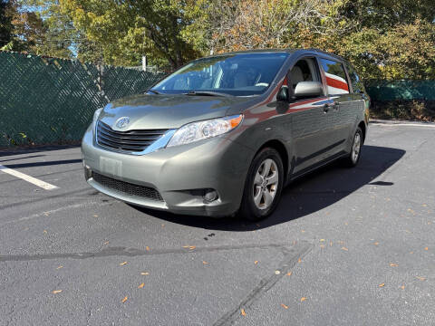 2014 Toyota Sienna LE 8-Passenger