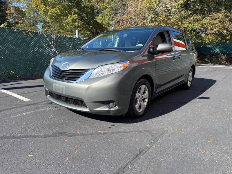 2014 Toyota Sienna LE 8-Passenger