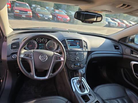 2013 Buick Regal Premium 1