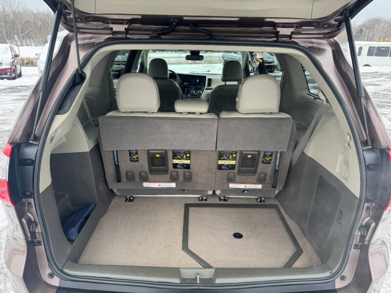 2018 Toyota Sienna LE Mobility 7-Passenger
