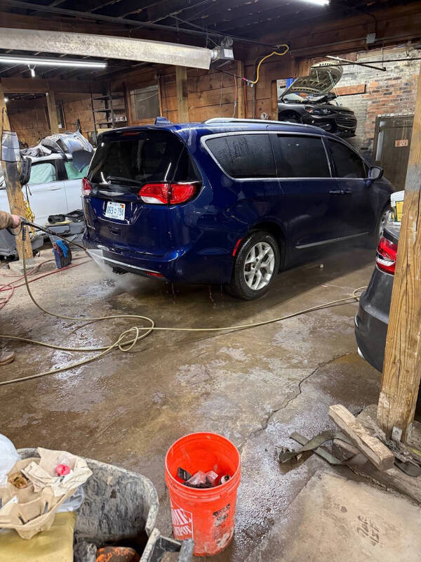 2017 Chrysler Pacifica Touring-L Plus