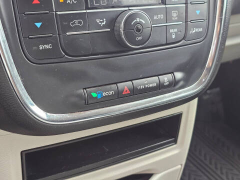 2016 Chrysler Town and Country Touring