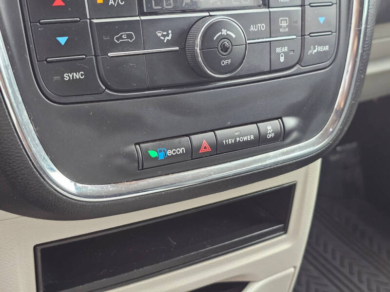 2016 Chrysler Town and Country Touring