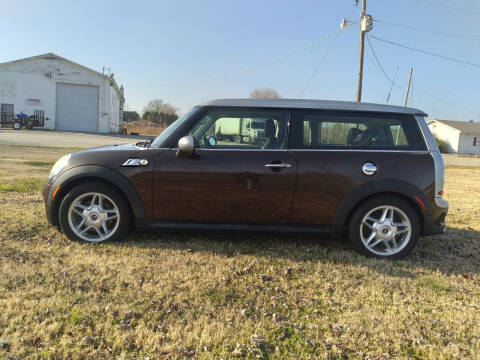 2009 MINI Cooper Clubman for sale at Tennessee Valley Wholesale Autos LLC in Huntsville AL