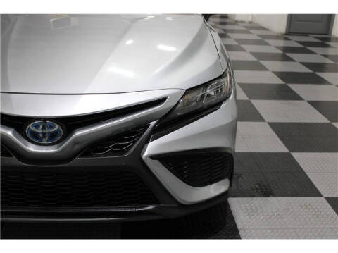 2022 Toyota Camry Hybrid SE Nightshade