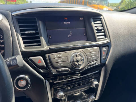 2018 Nissan Pathfinder SV