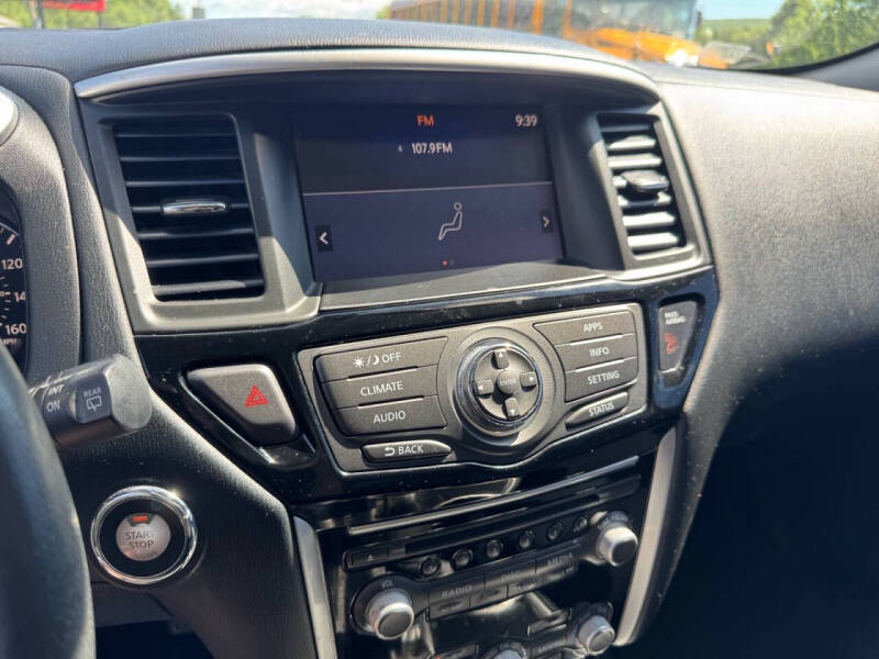 2018 Nissan Pathfinder SV