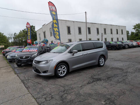 2017 Chrysler Pacifica Touring-L