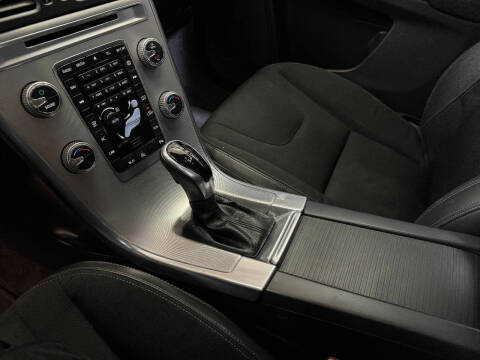 2017 Volvo XC60 T5 Dynamic