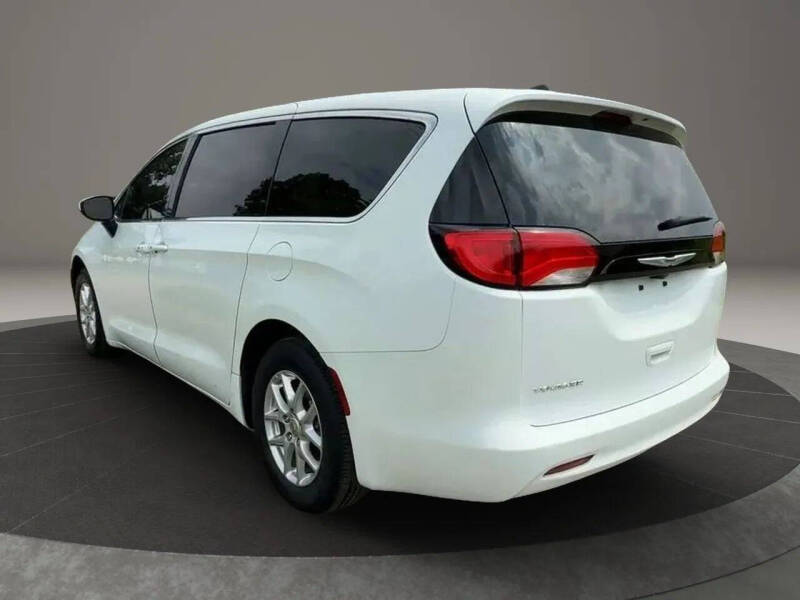 2023 Chrysler Voyager LX