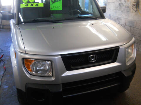 2006 Honda Element for sale at Shaw Motor Sales in Kalkaska MI