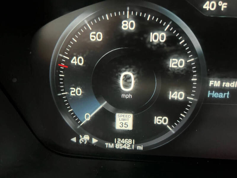 2016 Volvo XC90 T6 Momentum