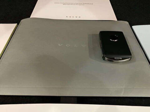 2025 Volvo XC40 B5 Plus Bright Theme