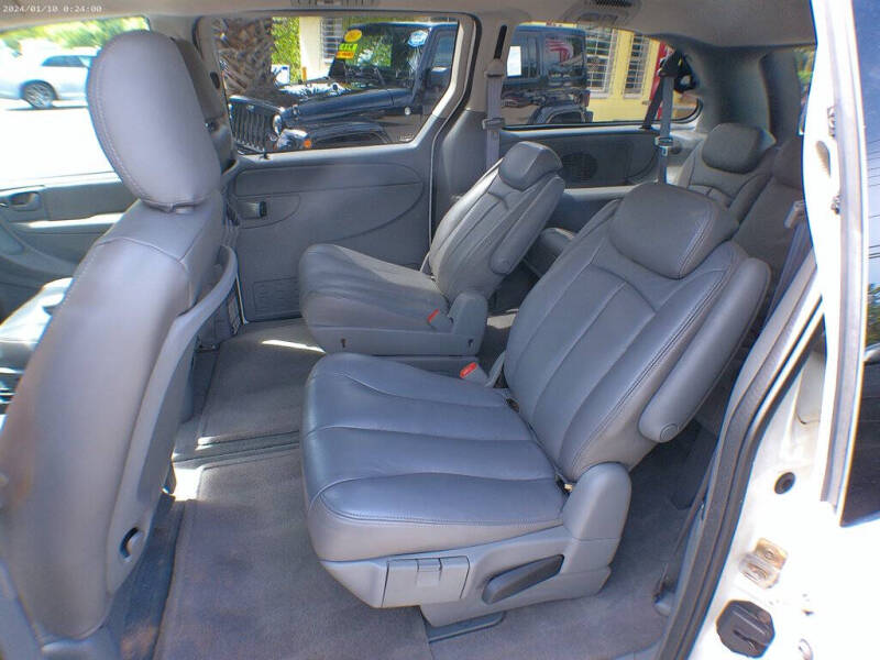 2005 Dodge Grand Caravan SXT