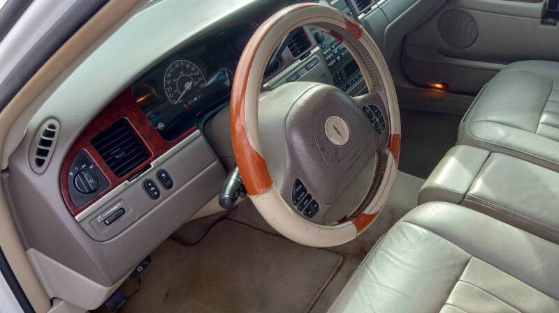 2003 Lincoln Town Car Executive