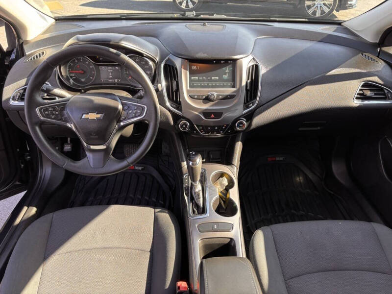 2017 Chevrolet Cruze LT Auto