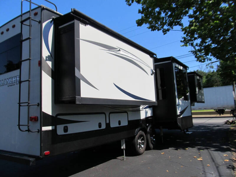 2017 Keystone RV Avalanche