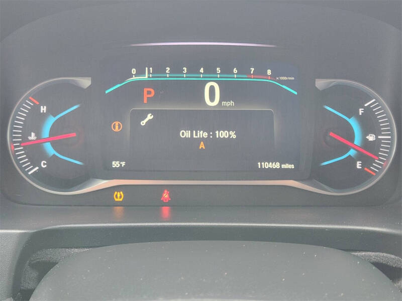 2021 Honda Pilot Touring w/Rear Captain's Chairs