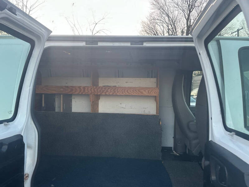 2015 Chevrolet Express Cargo Work Van photo 17