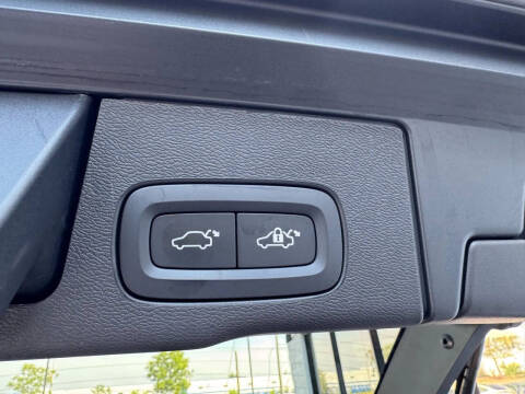 2023 Volvo XC60 B5 Ultimate Bright Theme