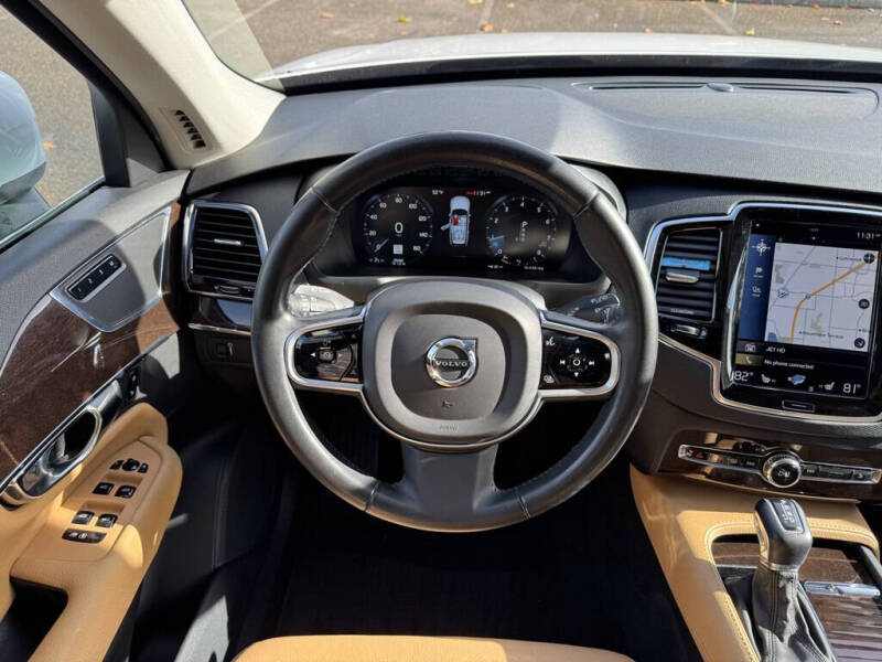 2016 Volvo XC90 T6 Momentum