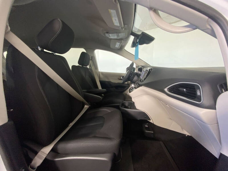 2024 Chrysler Voyager LX