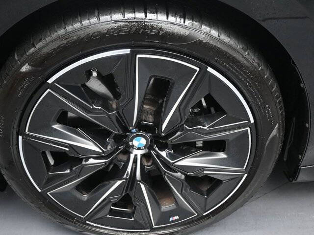 2023 BMW 7 Series 740i