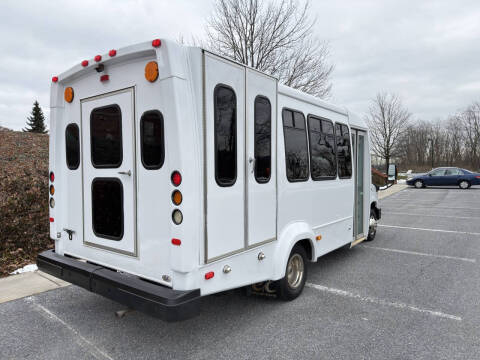 2014 Ford Shuttle bus