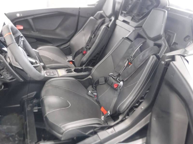 2024 Can-Am Maverick R