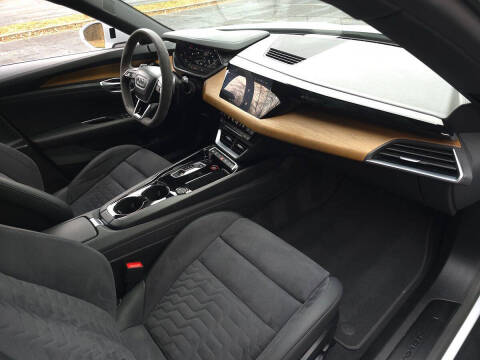 2023 Audi e-tron GT quattro Premium Plus