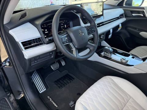 2025 Mitsubishi Outlander SEL Platinum Edition