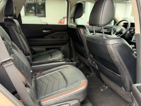 2023 Nissan Pathfinder Platinum