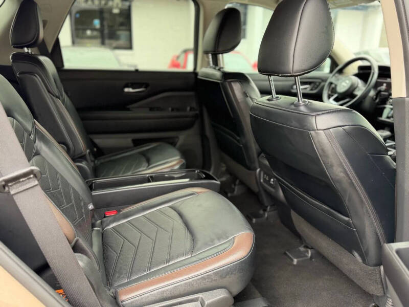 2023 Nissan Pathfinder Platinum