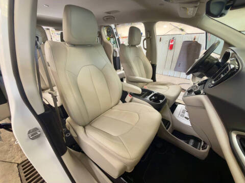 2017 Chrysler Pacifica Touring-L