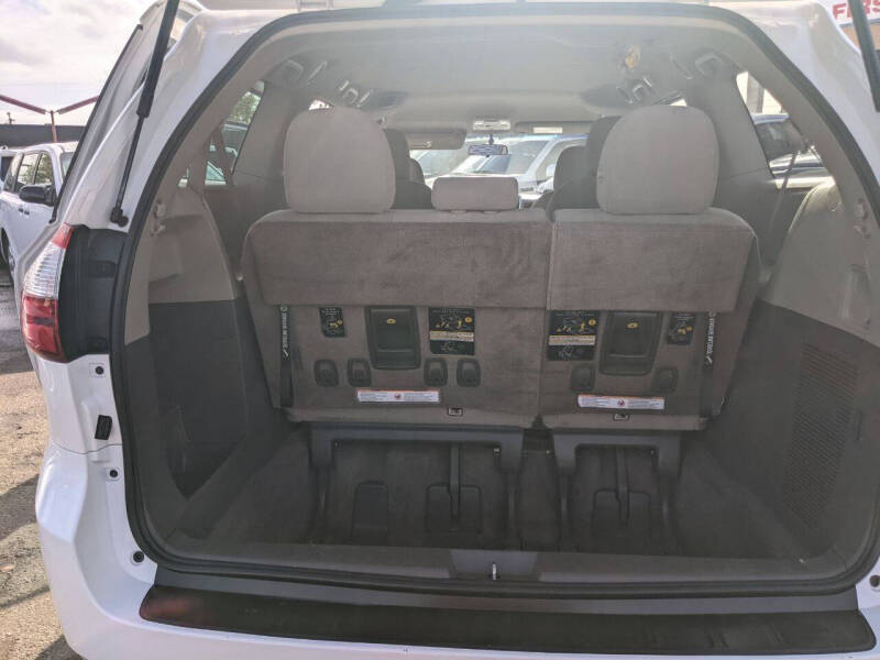 2017 Toyota Sienna L 7-Passenger